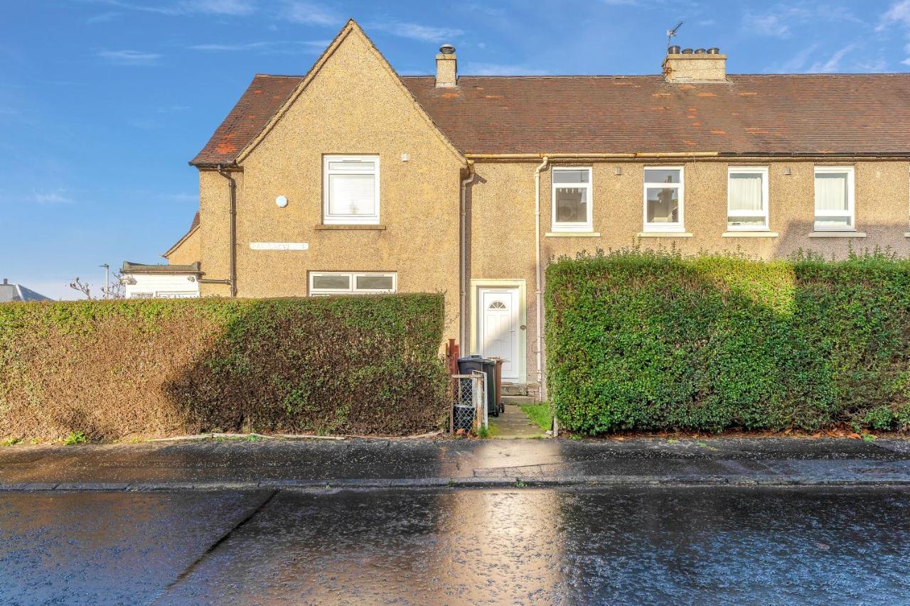 Modern & Spacious 2 Bedroom House - Free Parking - Front & Back Garden - Private Main Door Entrance EDI Exterior photo